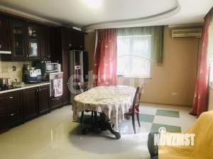 Дом 352м&sup2;, 3-этажный, участок 10 сот.  