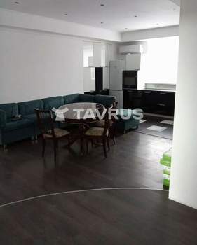 Дом 360м&sup2;, 3-этажный, участок 6 сот.  