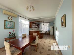 Дом 433м&sup2;, 3-этажный, участок 10 сот.  