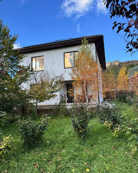 Дом 214м&sup2;, 2-этажный, участок 9 сот.  