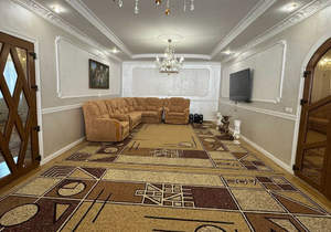 Дом 299м&sup2;, 3-этажный, участок 6 сот.  