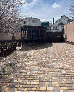 Дом 547м&sup2;, 4-этажный, участок 6 сот.  