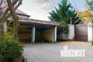 Дом 432м&sup2;, 3-этажный, участок 10 сот.  