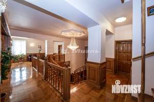 Дом 570м&sup2;, 3-этажный, участок 6 сот.  