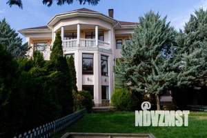 Дом 432м², 3-этажный, участок 10 сот.  