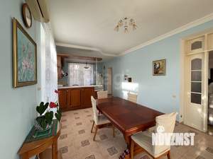 Дом 433м&sup2;, 3-этажный, участок 10 сот.  