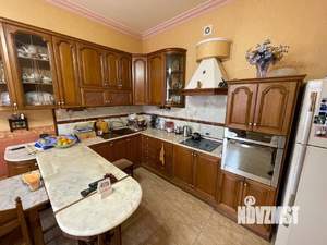 Дом 400м², 2-этажный, участок 6 сот.  