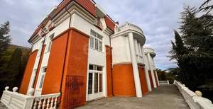 Дом 1767м&sup2;, 4-этажный, участок 28 сот.  