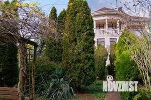 Дом 432м&sup2;, 3-этажный, участок 10 сот.  