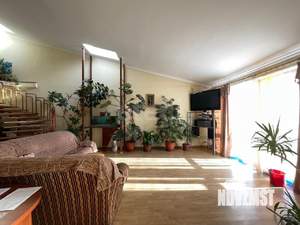 Дом 354м², 3-этажный, участок 4 сот.  