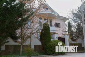 Дом 432м&sup2;, 3-этажный, участок 10 сот.  