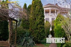 Дом 432м&sup2;, 3-этажный, участок 10 сот.  