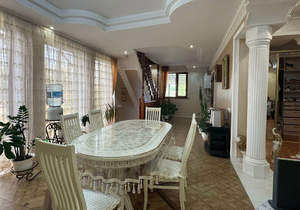 Дом 299м&sup2;, 3-этажный, участок 6 сот.  