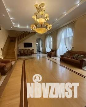 Дом 400м&sup2;, 2-этажный, участок 6 сот.  