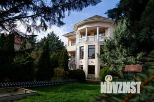 Дом 432м&sup2;, 3-этажный, участок 10 сот.  