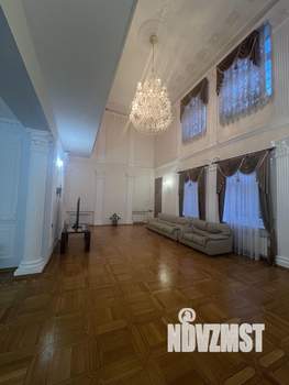 Дом 2230м&sup2;, 3-этажный, участок 32 сот.  