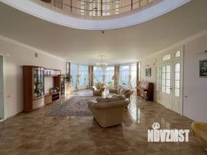 Дом 433м&sup2;, 3-этажный, участок 10 сот.  