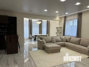 Дом 202м&sup2;, 2-этажный, участок 6 сот.  