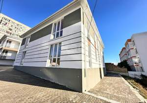 Дом 33м&sup2;, 2-этажный, участок 5 сот.  