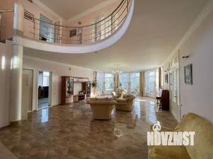 Дом 433м&sup2;, 3-этажный, участок 10 сот.  