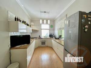 Дом 200м&sup2;, 2-этажный, участок 6 сот.  