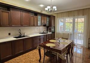 Дом 290м&sup2;, 3-этажный, участок 6 сот.  