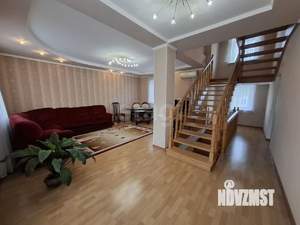 Дом 220м&sup2;, 3-этажный, участок 5 сот.  