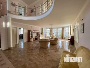 Дом 433м&sup2;, 3-этажный, участок 10 сот.  