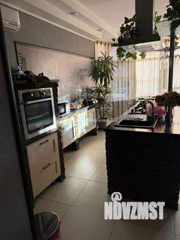 Дом 240м&sup2;, 2-этажный, участок 6 сот.  