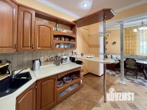 Дом 543м&sup2;, 2-этажный, участок 12 сот.  