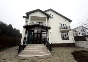 Дом 631м&sup2;, 3-этажный, участок 6 сот.  