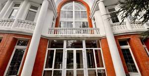 Дом 1767м&sup2;, 4-этажный, участок 28 сот.  