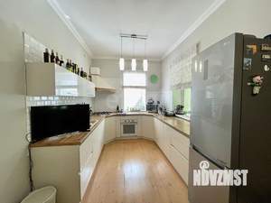 Дом 309м&sup2;, 3-этажный, участок 6 сот.  