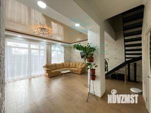 Дом 208м², 3-этажный, участок 3 сот.  