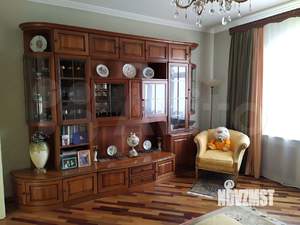 Дом 400м&sup2;, 3-этажный, участок 6 сот.  