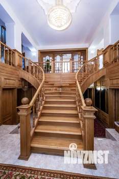 Дом 570м&sup2;, 3-этажный, участок 6 сот.  