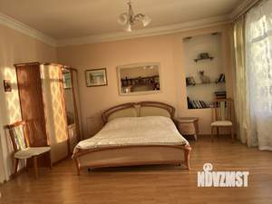 Дом 430м², 3-этажный, участок 10 сот.  