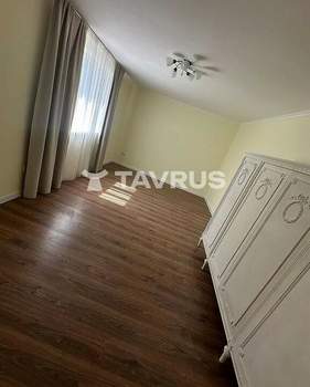 Дом 360м&sup2;, 3-этажный, участок 6 сот.  