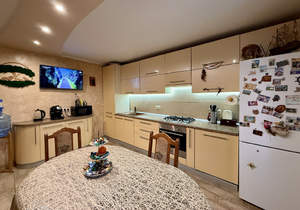 Дом 181м&sup2;, 2-этажный, участок 6 сот.  