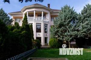 Дом 432м&sup2;, 3-этажный, участок 10 сот.  