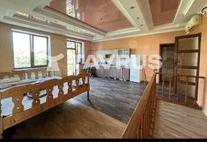 Дом 321м&sup2;, 2-этажный, участок 8 сот.  