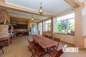 Дом 450м², 3-этажный, участок 8 сот.  