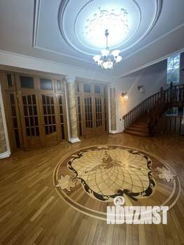 Дом 2230м&sup2;, 3-этажный, участок 32 сот.  