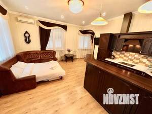 Студия квартира, посуточно, 40м2, 1/3 этаж