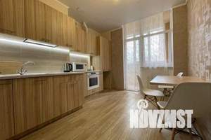 1-к квартира, посуточно, 38м2, 3/10 этаж