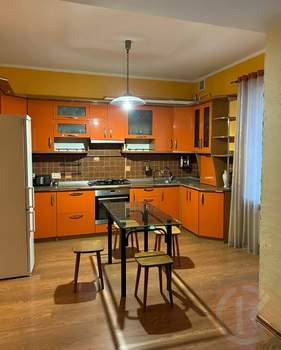 4-к квартира, вторичка, 165м2, 2/2 этаж