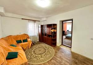2-к квартира, вторичка, 54м2, 1/1 этаж