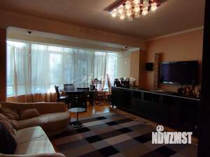 4-к квартира, вторичка, 220м2, 2/3 этаж