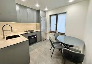 2-к квартира, вторичка, 63м2, 1/10 этаж