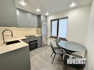 2-к квартира, вторичка, 63м2, 1/10 этаж